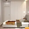 Уютная спальня с большими зеркалами