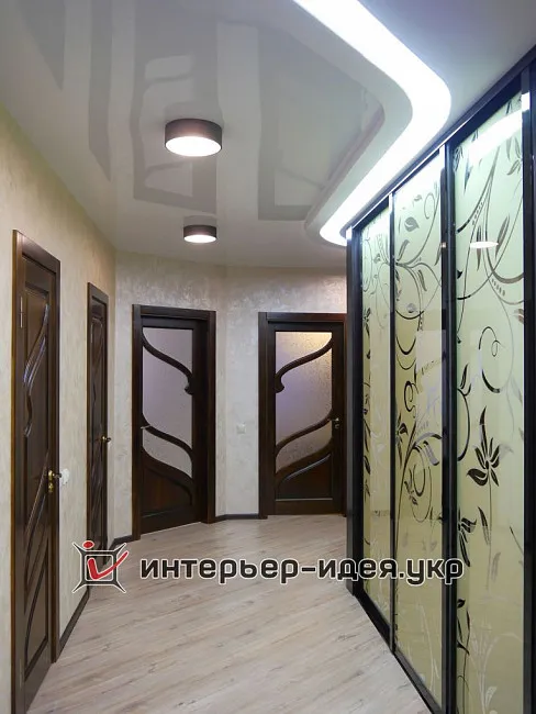 Фото ремонта просторного коридора