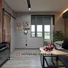 Гостиная и прихожая в стиле лофт для холостяка